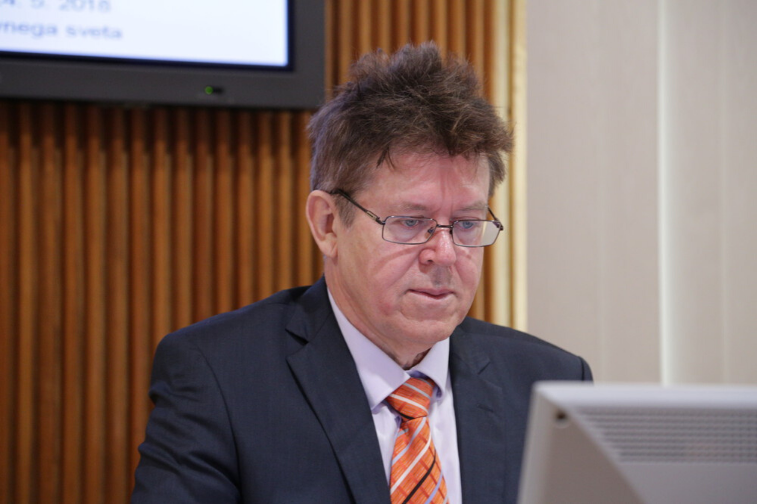 Tako kot virusne okužbe je tudi demografija eksponentna