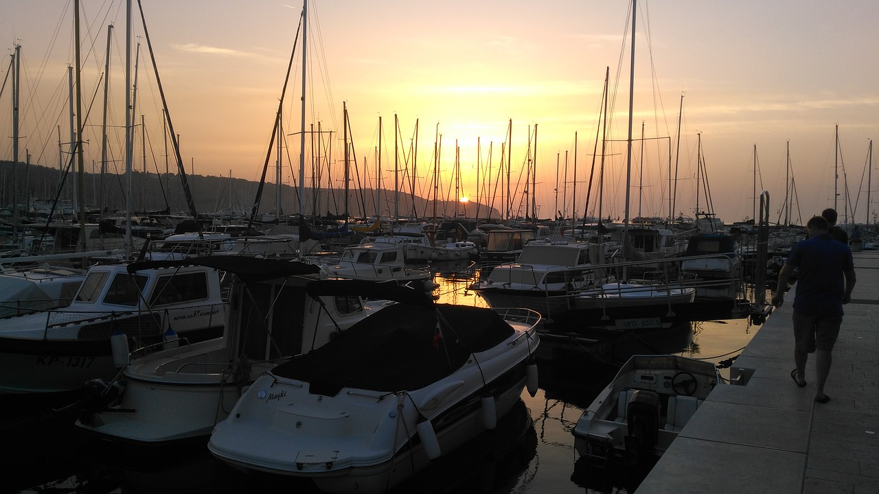 Portorož je sodobno, raznoliko mesto. Nudi velnes storitve, peščeno plažo, nočne klube, igralnice in moderne marino. Portorož ima bogato kulturno-zgodovinsko dediščino. 