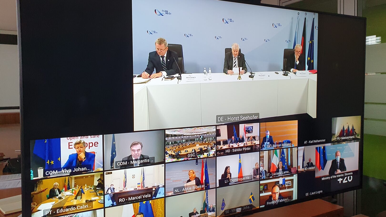 Videokonferenca Sveta ministrov o migrantskem paktu.