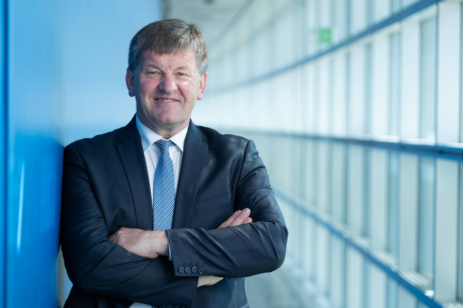 Če resnično želimo doseči cilj ogljične nevtralnosti EU do leta 2050, v Bruslju aktivno delam na vzpostavitvi t. i. Konzorcija Pametnih vasi, za katerega verjamem, da bo postal osrednje evropsko središče znanja na področju Pametnih vasi in bo hkrati omogočil, da podeželska območja dejansko pripeljemo v 21. stoletje.  