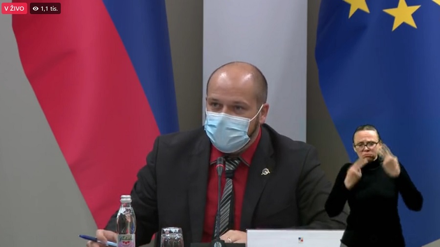 Ukrepi, ki jih je sprejela vlada, so ukrepi, za katere so s stroko menili, da bodo imeli hiter učinek na epidemijo, je pojasnil minister Poklukar. Vir slike: posnetek zaslona.