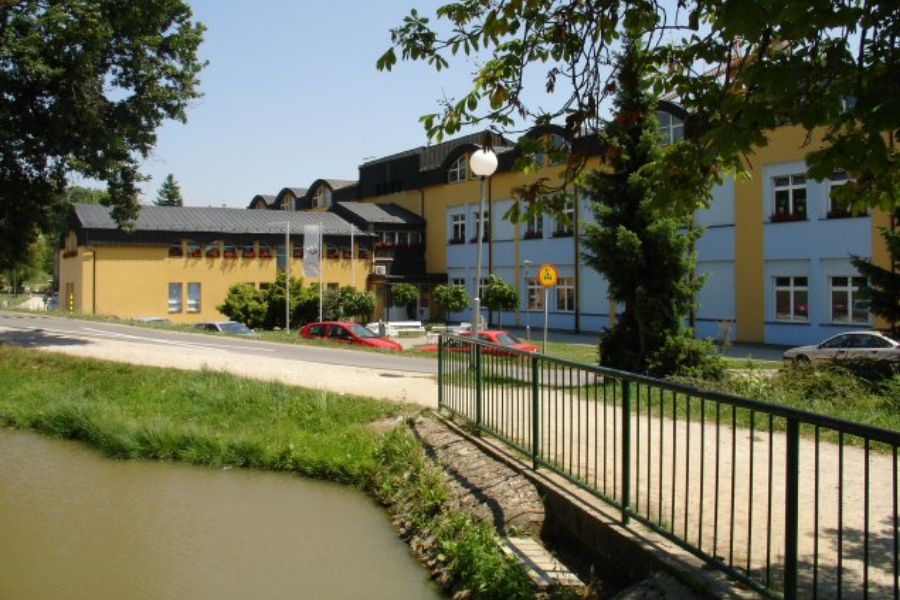 Tudi na OŠ Ljudski vrt na Ptuju je prvi dan samotestiranje potekalo mirno. Vir slike: spletna stran OŠ Ljudski vrt.