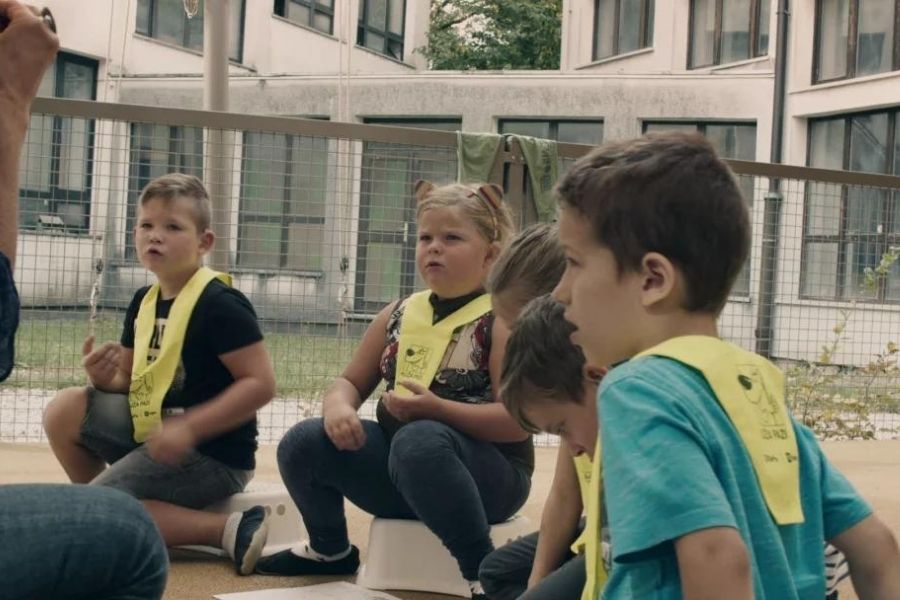 Gluhi imajo zaradi neprilagojenega izobraževalnega sistema najslabšo izobrazbo med vsemi invalidi v sloveniji. Vir slike: Spletnatv.