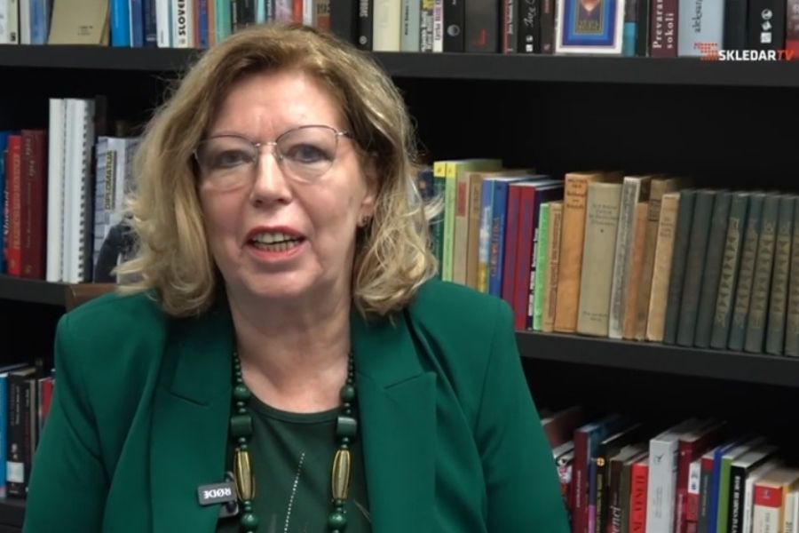 Dr. Nada Pavšer, koordinatorka gibanja Povežimo Slovenijo. Vir  slike: posnetek zaslona Skledar TV.