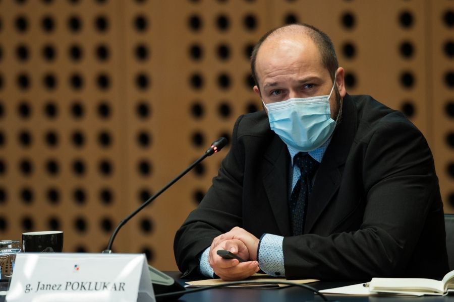 Minister za zdravstvo Janez Poklukar. Vir slike: Twitter Vlade RS.