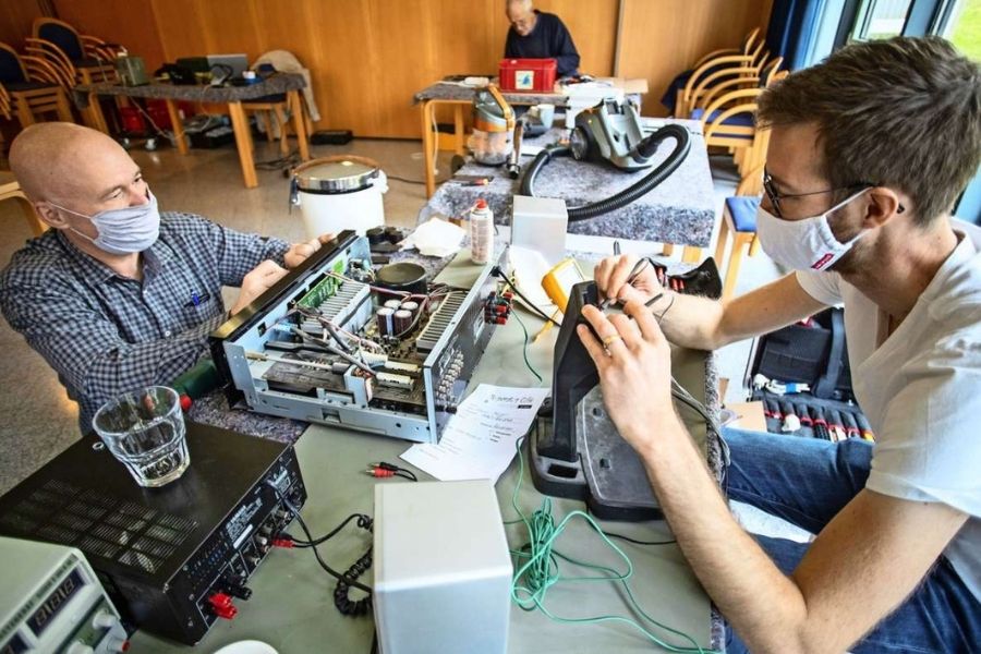 Repair Cafe v Nemčiji. Vir slike: Staufenpress.