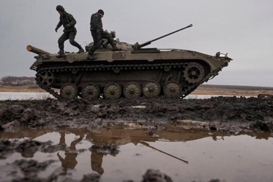 Ukrajinske čete med vojaškimi vajami. Vir slike: CNN.