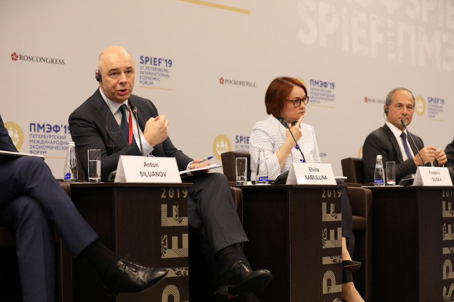 Ruski finančni minister Anton Siluanov in guvernerka centralne banke Elvira Nabiulina. Vir slike: Bloomberg.