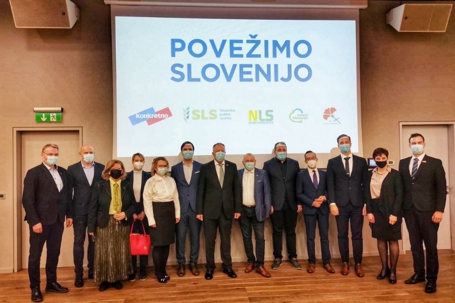 Srečanje gibanja Povežimo Slovenijo (PoS) v Podčetrku. 
Vir slike: Facebook.