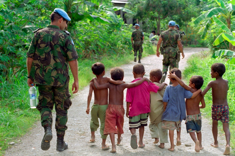Eno izmed glavnih pravil prepoveduje ciljanje civilistov. Vir slike: France ONU.