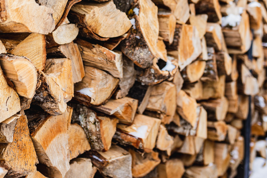 Prevaranti ciljajo na kupce drv in lesnih peletov. Vir slike: The Spruce.