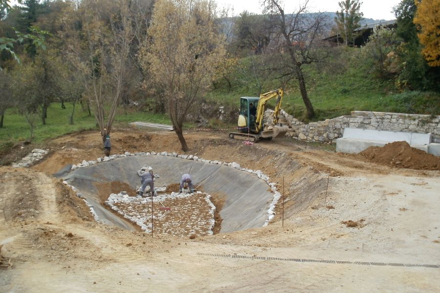 Kras. Gradnjo kalov je zelo podpiralo Cesarsko-kraljevsko okrajno glavarstvo v Sežani.