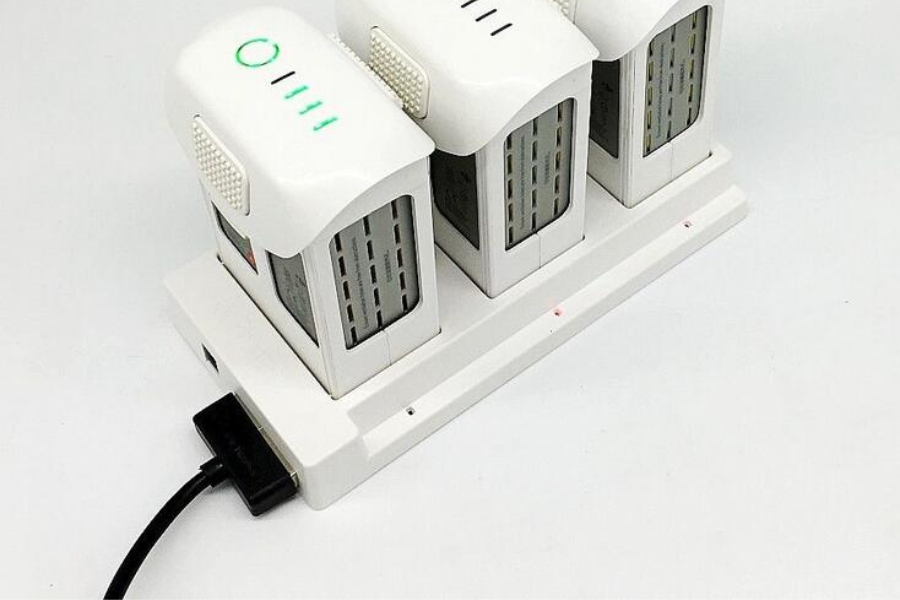 Polnjenje litij-ionskih baterij lahko poteka na dva različna načina. Vir slike: Tech Nuggets.