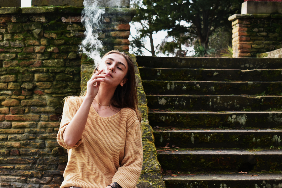Dan brez cigarete bi lahko kadilcem predstavljal spodbudo in priložnosti za opustitev kajenja. Vir slike: Pexels.