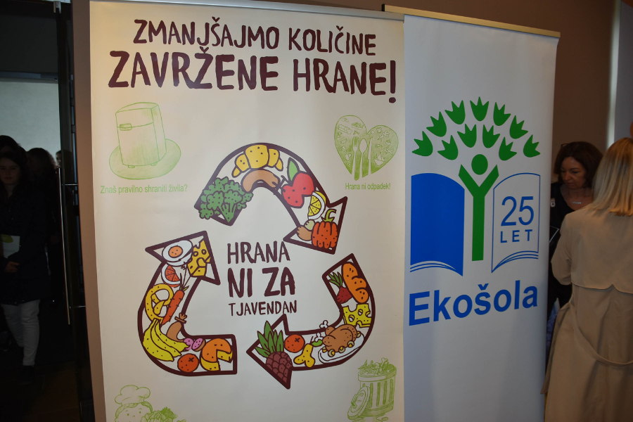 Tematski plakat za slovenski dan brez zavržene hrane. Vir slike: Ministrstvo za kmetijstvo, gozdarstvo in prehrano.