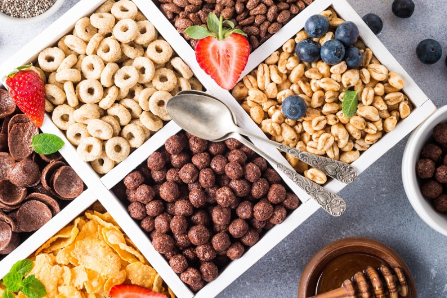 Koliko sladkorja je v žitaricah za otroke. Avtorji pisma pravijo, da če bi družba resnično sledila svojemu poslanstvu, tega izdelka sploh ne bi nikoli razvila. Vir slike: FoodIngredientsFirst.