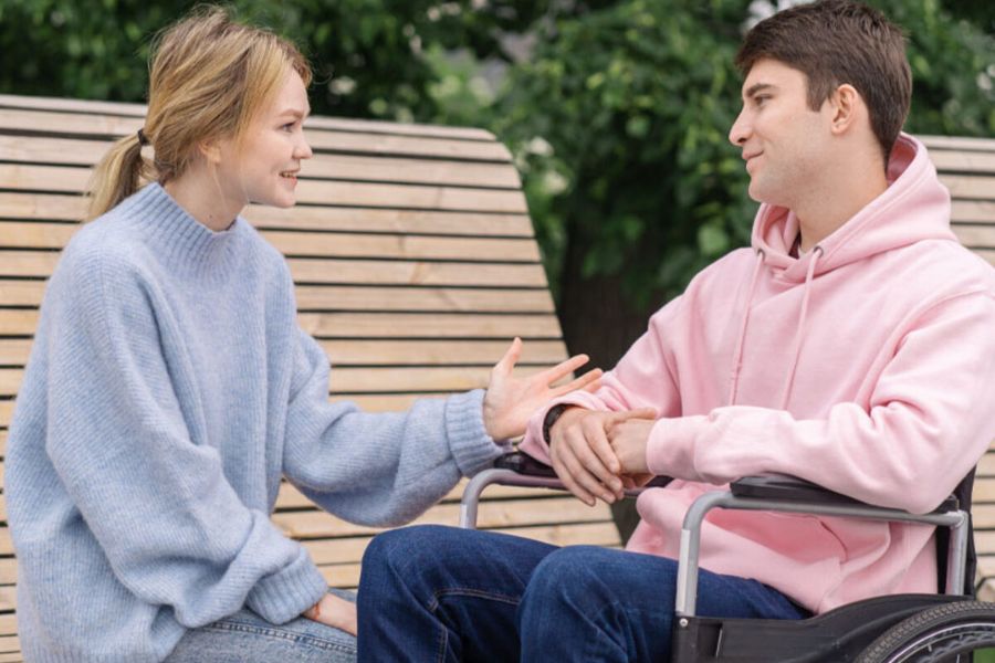 Med asistentom in uporabnikom mora biti vzpostavljeno tudi zaupanje, to pa ne gre čez noč. Asistent mora poznati uporabnika in uporabnik asistenta. Vir slike: osebnaasistenca.si.