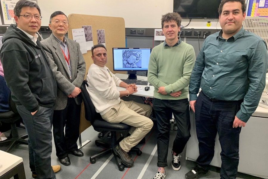 Kavne usedline bodo uporabili za proizvodnjo betona. Raziskovalci RMIT Kevin Zhang, Jie Li, Rajeev Roychand, Shannon Kilmartin-Lynch in Mohammad Saberian. Vir slike: Univerza RMIT.