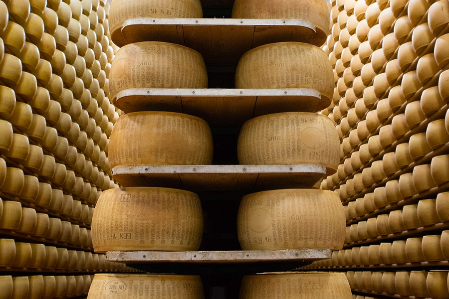 Svetovne cene sira so se po petih mesecih strmega padanja rahlo zvišale. Vir slike: Whole Foods Market.