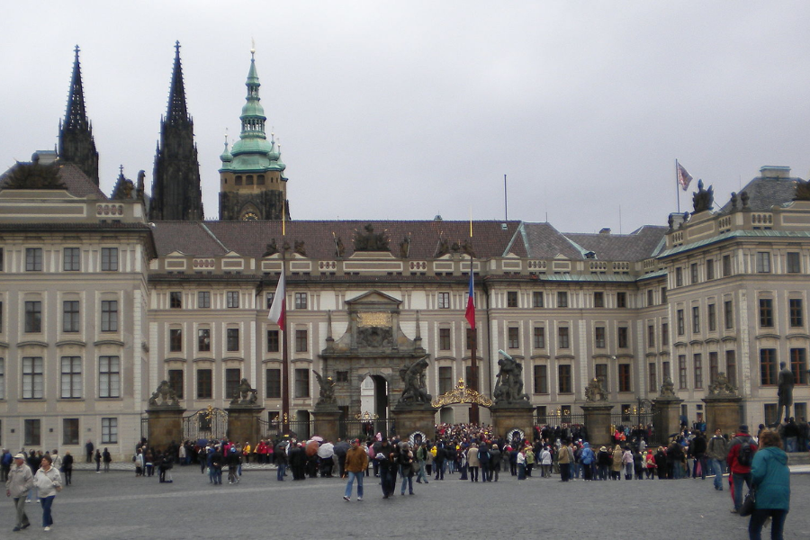 Slovenec. Praški grad v Pragi je bil obnovljen pod vodstvom Jožeta Plečnika. Vir slike: Wikicommons.