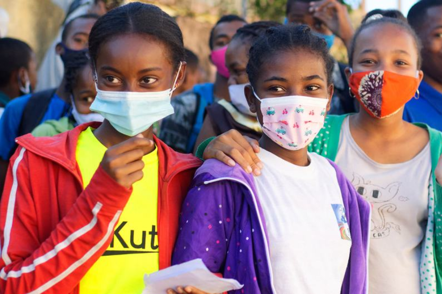 WHO zavrača obtožbe, da nove uredbe predstavljajo nevarnost za prihodnje generacije. Vir slike: UNICEF.