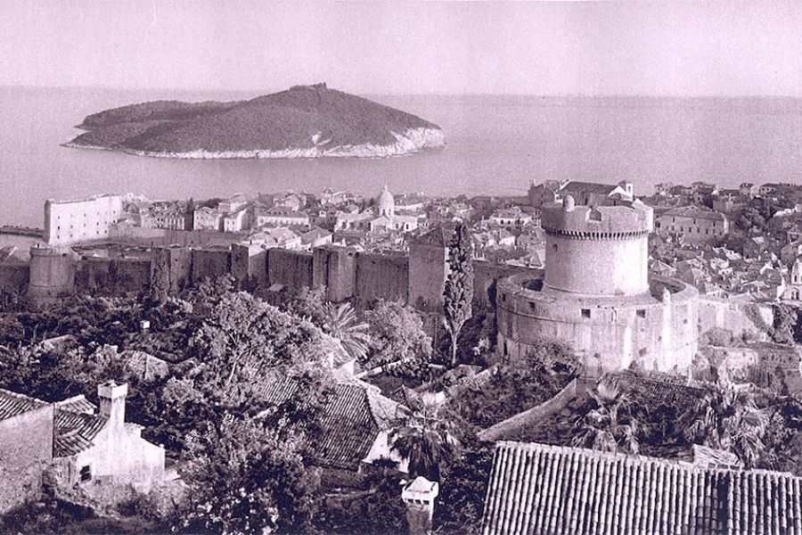 Slovenec. Fotografija nemškega fotografa Kurt Hielscherja, ki je pred 100 leti potoval po Jugoslaviji. Vir slike: Design your trust.