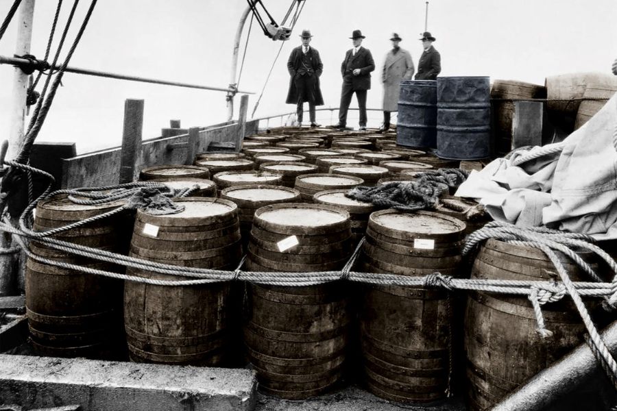 Slovenec. Obalna straža ZDA je v začetku dvajsetih let prejšnjega stoletja dobila višja proračunska sredstva z namenom preprečevanja tihotapljenja. Vir slike: Ameriški pomorski inštitut.