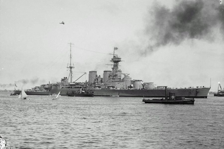 Slovenec. HMS HOOD, britanska bojna ladja leta 1924. Vir sike: Flickr.