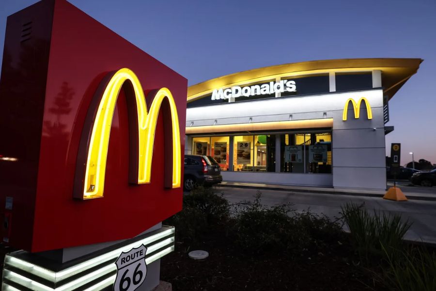 McDonald's na cesti 66 v mestu Azusa v Kaliforniji. Vir slike: Getty Images.