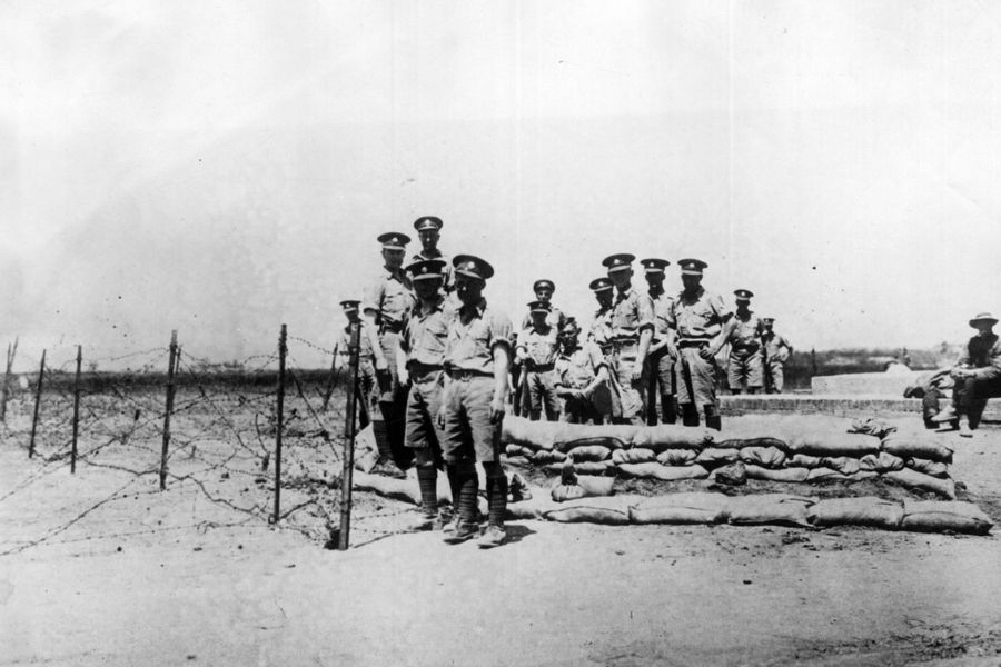 Slovenec. Britanski vojaki na Kitajskem leta 1924. Vir slike: William M Timlin, Meisterdrucke.