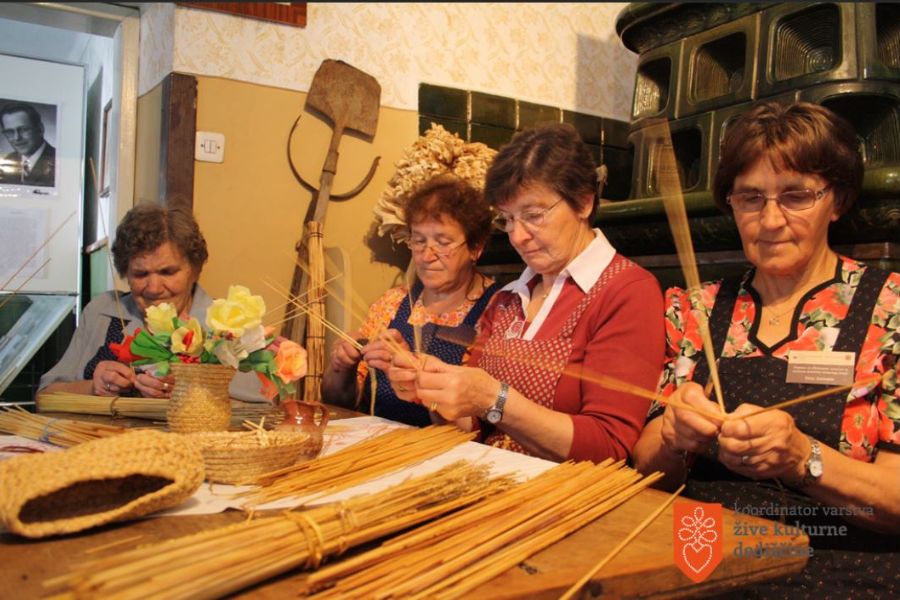 Slamnikarstvo na Domžalskem. Foto: T. Zidarič, 2014.