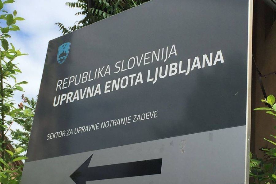 Zaposlenim v javni upravi se obetajo višje plače. Vir slike: Občina Dol.