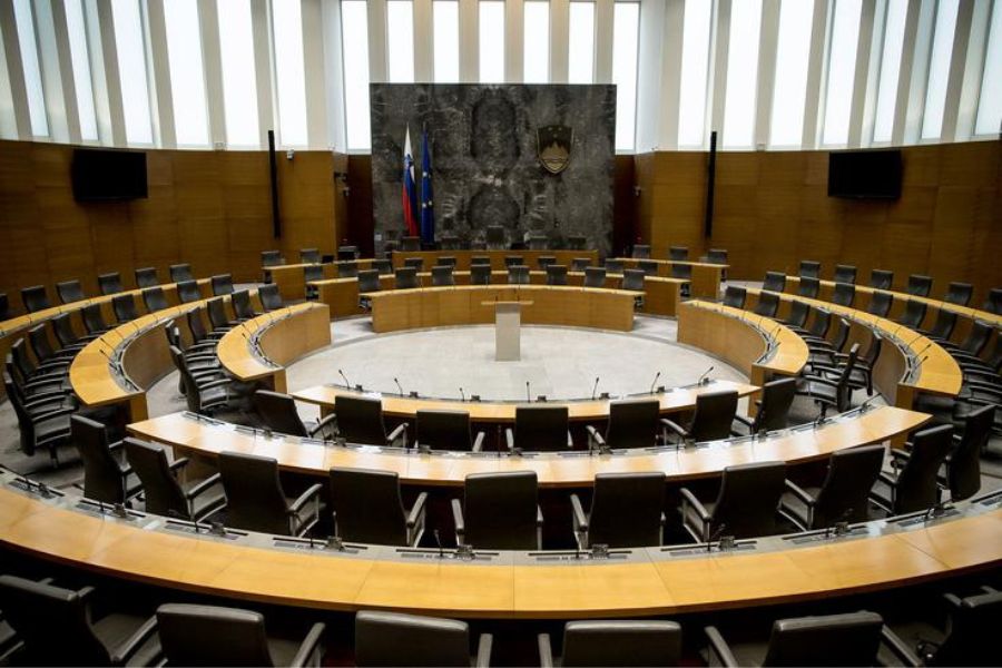 Ne moralizirajte, sploh politiki ne