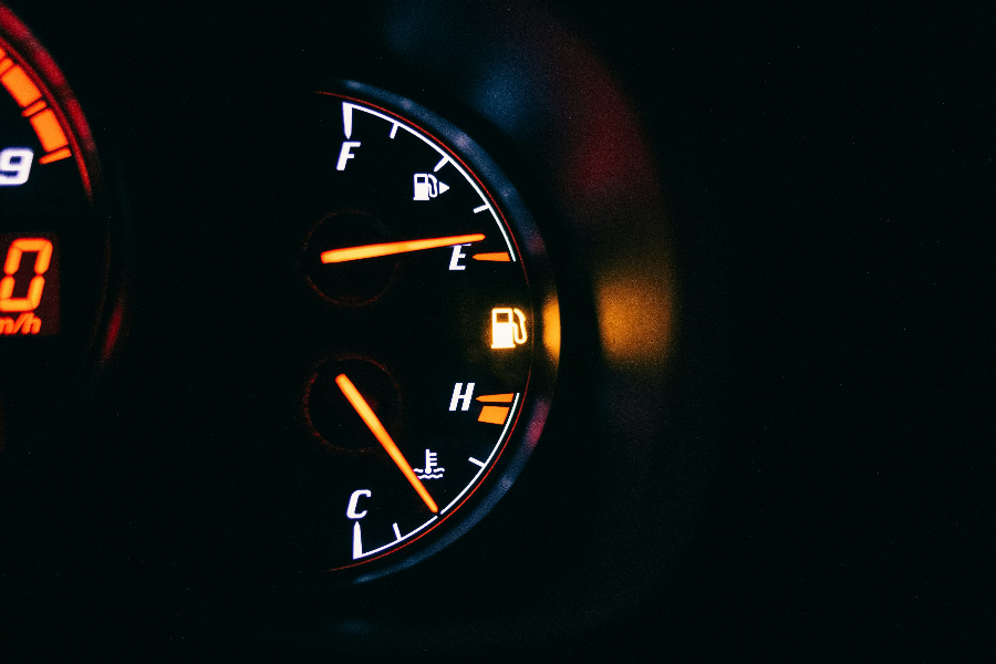 Z nižjimi trošarinami cene goriv ostajajo enake