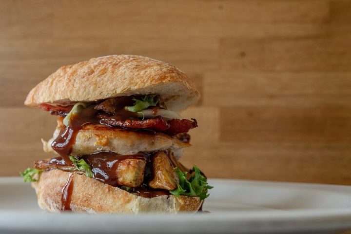 Burgerji in »najprej bom iskal partnerje na levi« Kolumna burgerji. Vir slike Pixabay