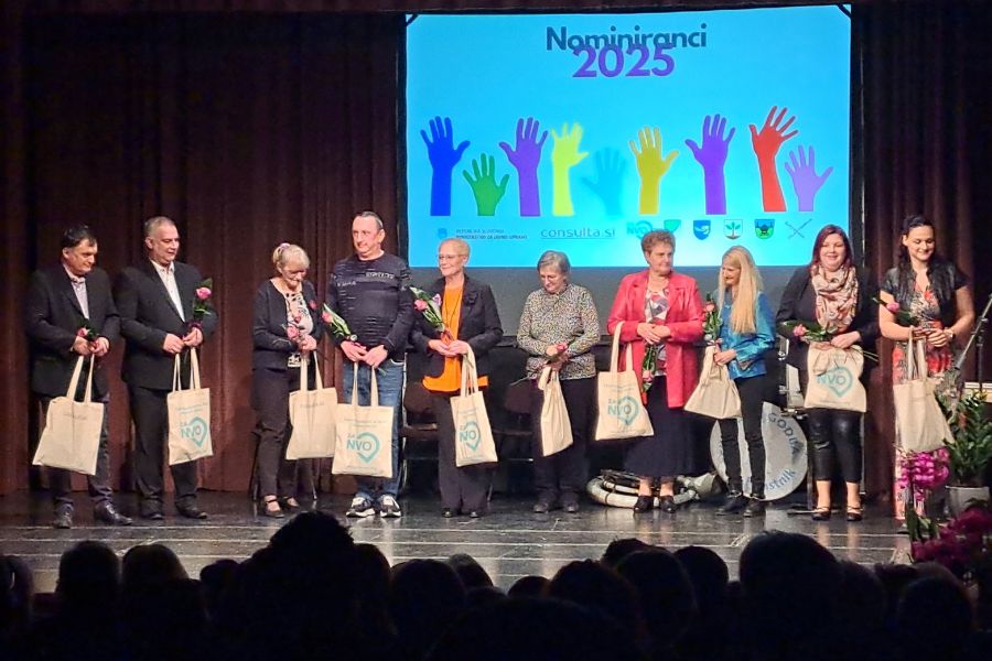 Prostovoljstvo ni politika